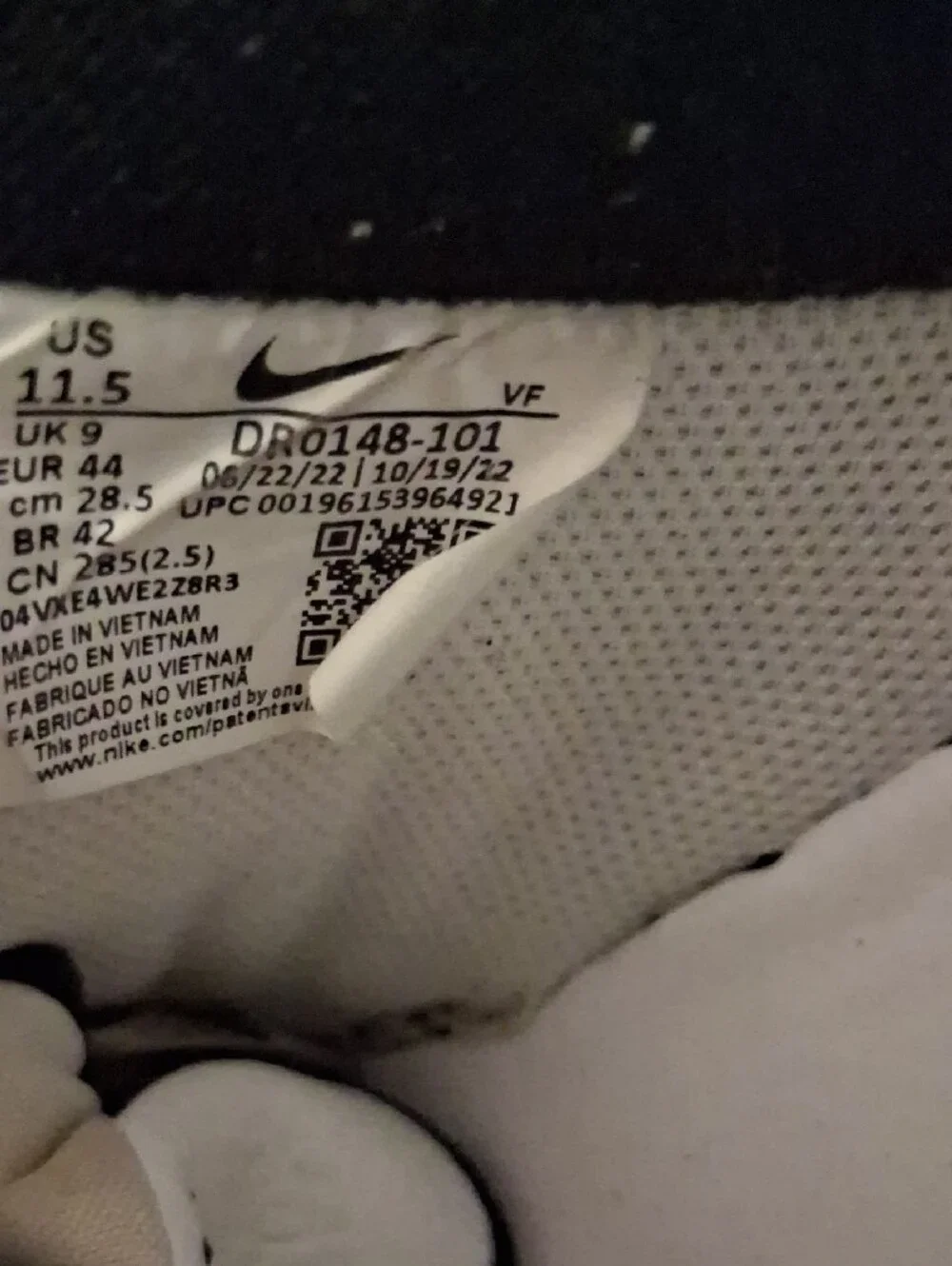 Nike Men’s White & Black Low-Top Sneakers with Cream Sole